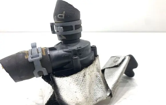 Audi A3 S3 8V Oil filter mounting bracket 5Q0121599AA