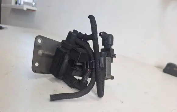 BMW 5 E60 E61 Turbo solenoid valve 7805391