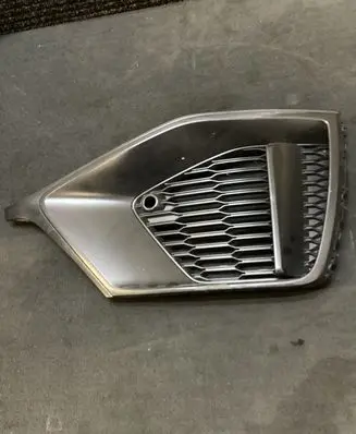Audi Q8 Front bumper lower grill 4M8807682A AU536308