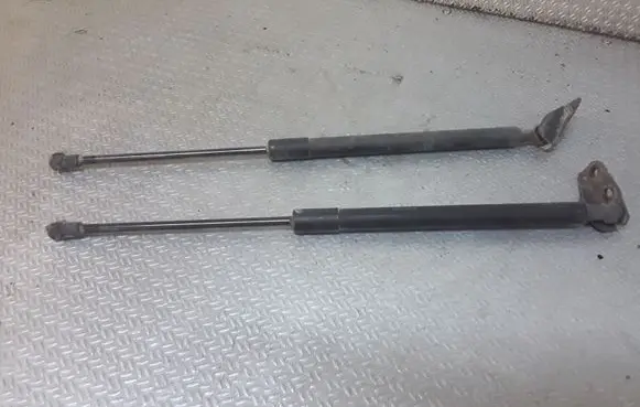 Toyota Auris 150 Tailgate/trunk strut/damper 6896002081