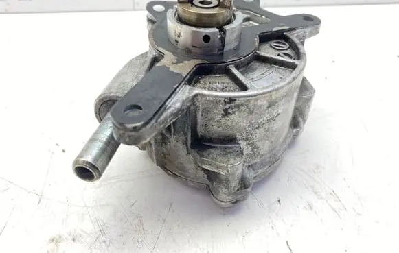 Mercedes-Benz E W211 Vacuum pump A6422300165