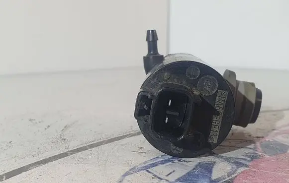 Toyota Avensis T270 Windscreen/windshield washer pump 30891 090526A