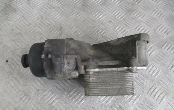 Ford Grand C-MAX Oil filter mounting bracket