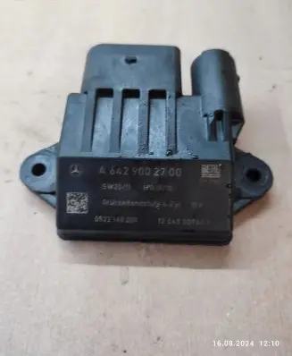 Mercedes-Benz S W221 Glow plug pre-heat relay A6429002700