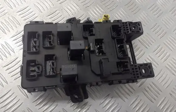 Toyota Avensis T220 High voltage junction box 82641-05011