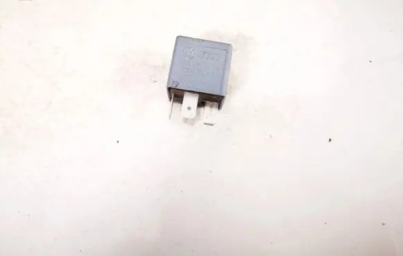 Volkswagen PASSAT B5 Other relay 8d0951253a v23134-b52-x301
