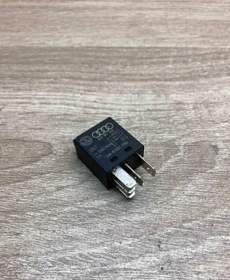 Volkswagen PASSAT B5 Other relay 8Z0951253 395