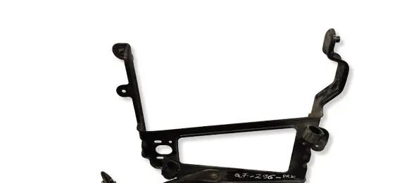 Audi Q7 4M Radiator mount bracket 4M0121261R 4M0121263D