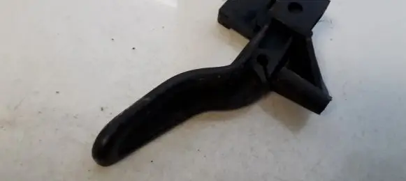 Opel Astra G Engine bonnet (hood) release handle