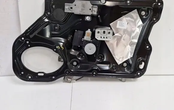 Infiniti M30 Front door electric window regulator 