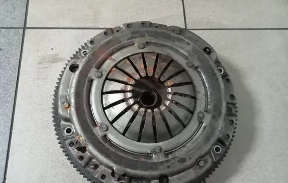 Volkswagen Golf IV Pressure plate m200xm215