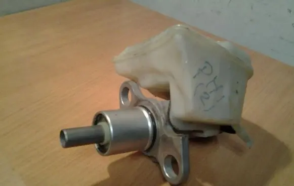 Master brake cylinder