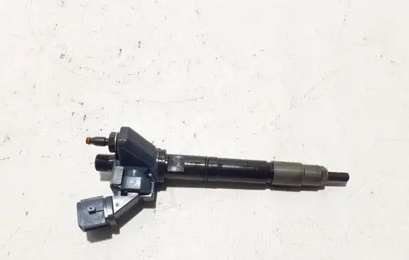 Volvo XC60 Fuel injector 32140080