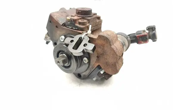 Opel Corsa D Fuel injection high pressure pump 55575157 0445010247