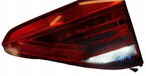 Volkswagen Touran III Tailgate rear/tail lights