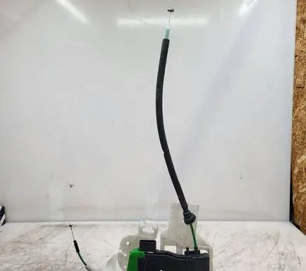 Hyundai i40 Front door lock A045035