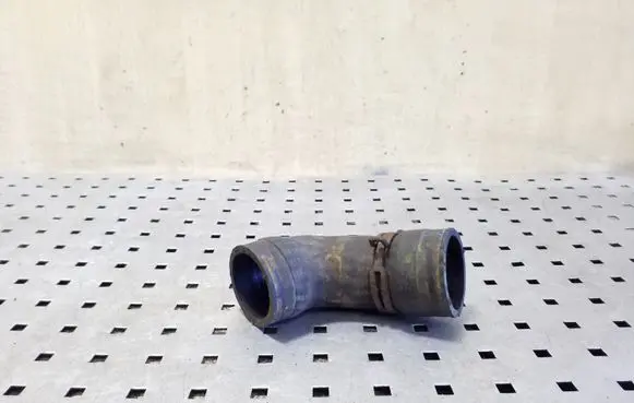 Volkswagen PASSAT B4 Intercooler hose/pipe 