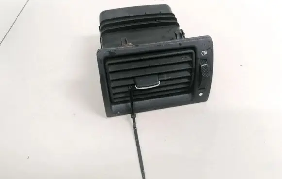 Ford Mondeo Mk III Dash center air vent grill