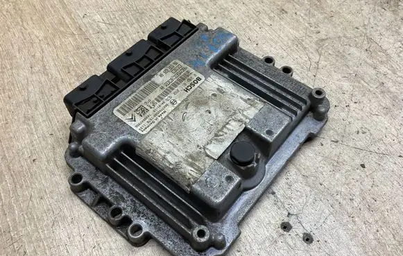Peugeot 307 Engine control unit/module 0281011090 9647785580