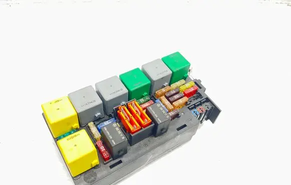 Mercedes-Benz ML W164 Fuse module A1645400672