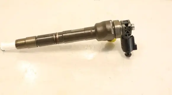 Skoda Octavia Mk3 (5E) Fuel injector 0445110477