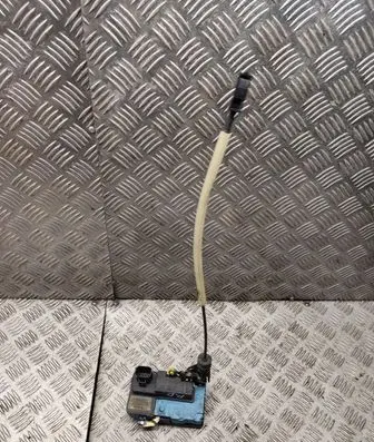 Volvo XC70 Front door lock 
