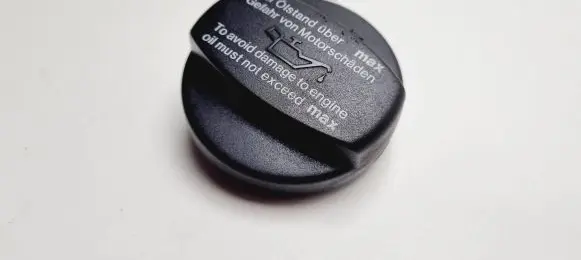 Mercedes-Benz C W203 Oil filler cap 1110180302