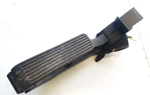 Mercedes-Benz E W211 Accelerator throttle pedal a2113000404