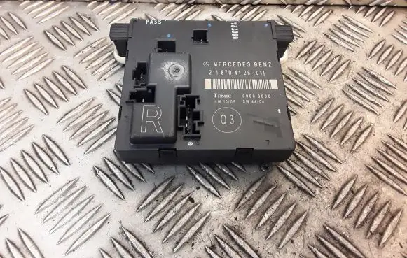 Mercedes-Benz E W211 Door control unit/module 2118704126 A2118704126