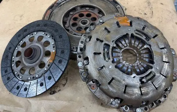 BMW 3 E90 E91 Clutch set kit 324033610