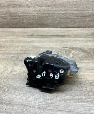 Volkswagen PASSAT B6 Rear door lock 3C4839016A