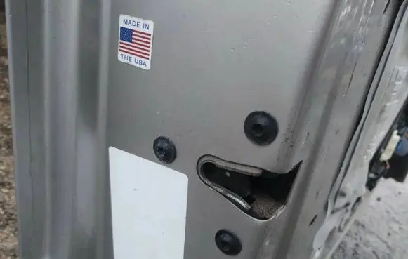 Cadillac SRX Front door lock