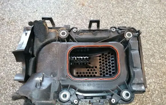 Volkswagen Touran I Intake resonator 03C145650A 03C103502F