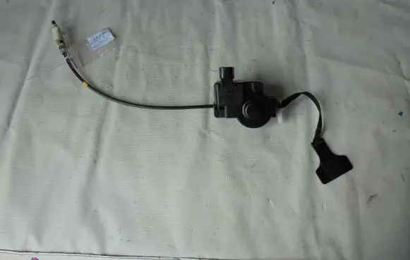 Lexus RX 330 - 350 - 400H Fuel tank cap lock motor 