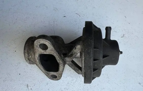 Volkswagen Caddy EGR valve 038131501C