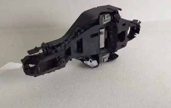Jaguar E-Pace Front door exterior handle/bracket DK62224A00AA BJ32224N02