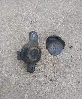Subaru Outback Engine mount bracket 
