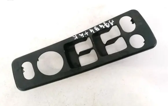 Chrysler Pacifica Front door window switch trim LPM000001615