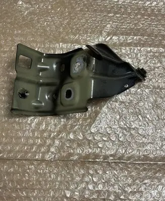 Mercedes-Benz CLA C118 X118 Fender mounting bracket A1188804300