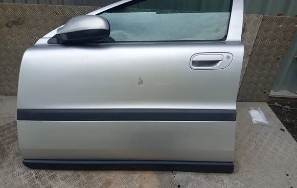 Volvo V70 Front door