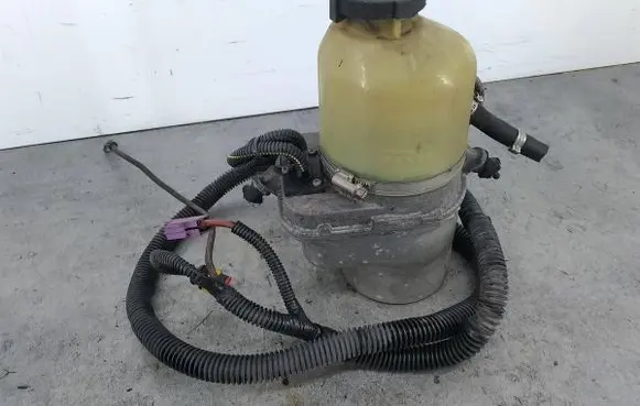 Opel Zafira A Power steering pump 
