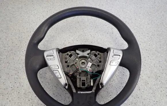 Nissan Note (E12) Steering wheel