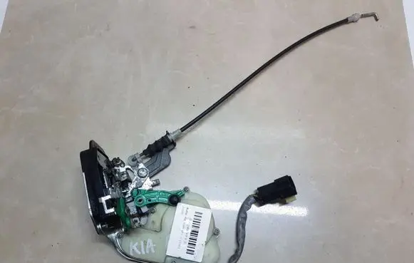 KIA Sorento Front door lock