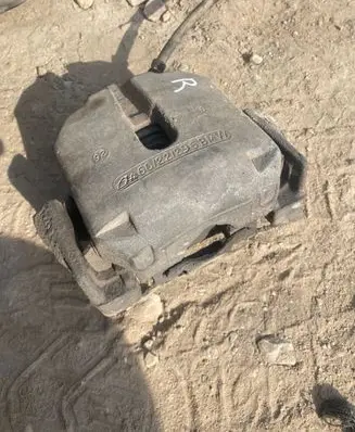 BMW 5 E39 Front brake caliper 6022296
