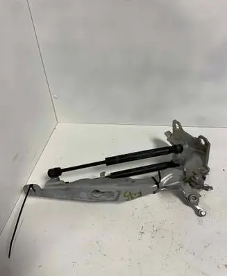 Engine bonnet/hood hinges