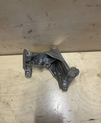 Land Rover Discovery 4 - LR4 Engine mounting bracket DPLA5A694AA