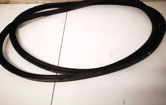 Nissan X-Trail T32 Trunk rubber seal (body) 