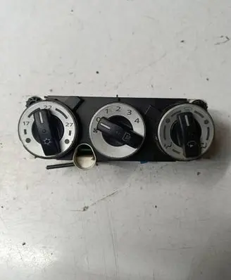 Mitsubishi Colt Climate control unit P7820A256G 69660071