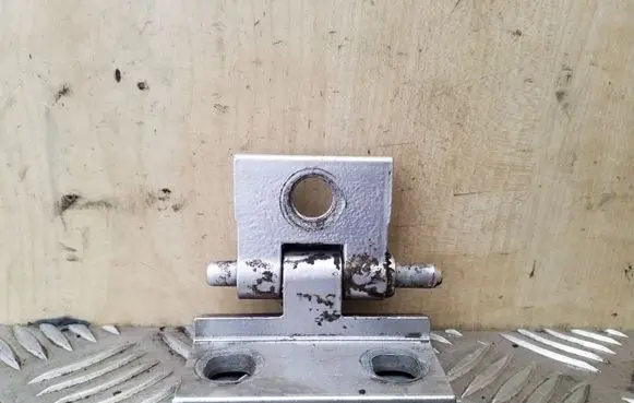 Volvo XC90 Front door lower hinge 