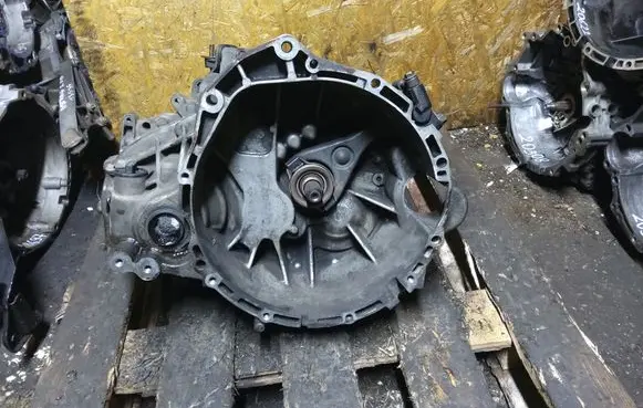 Nissan Almera Tino Manual 5 speed gearbox 8200131489